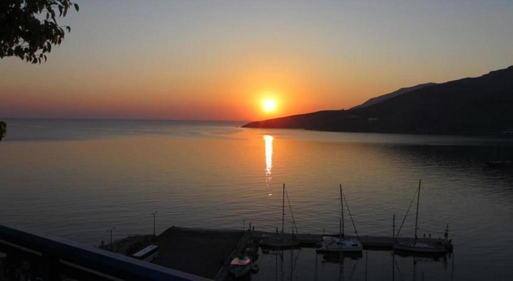 Marinas Studios Livadia  Bagian luar foto